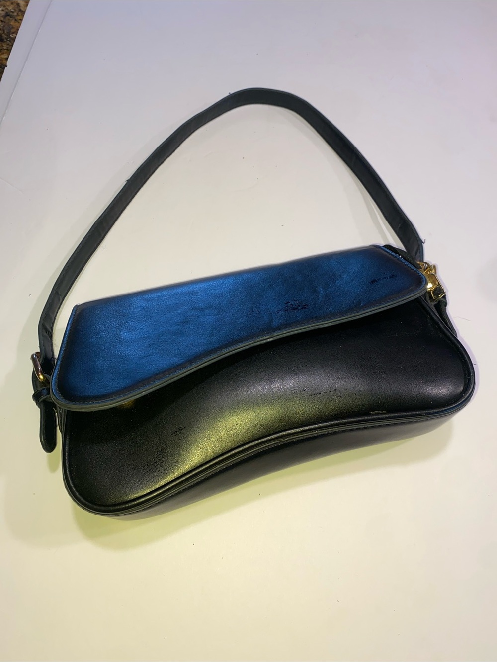 Classic Black Shoulder Bag - Sleek Women's Handbag